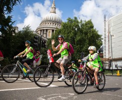 Prudential RideLondon, Freecycle passes St Pauls cathedral. 9 August 2014
